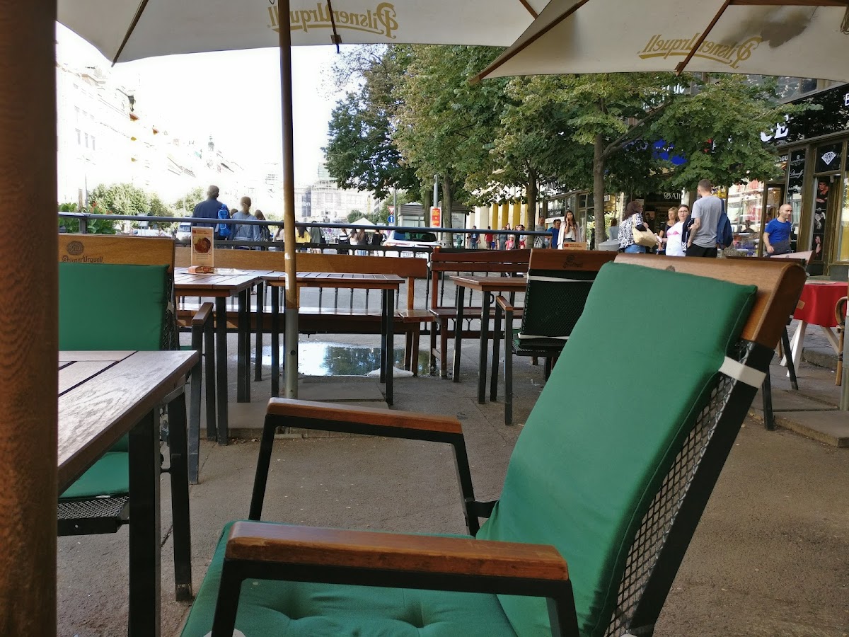 Prague Short-Term Rentals vs Hotels: Which is Better?